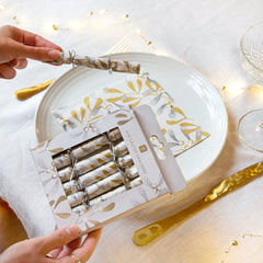 Mistletoe Christmas Saucer Crackers - 10 Pack Display | Christmas Decor |