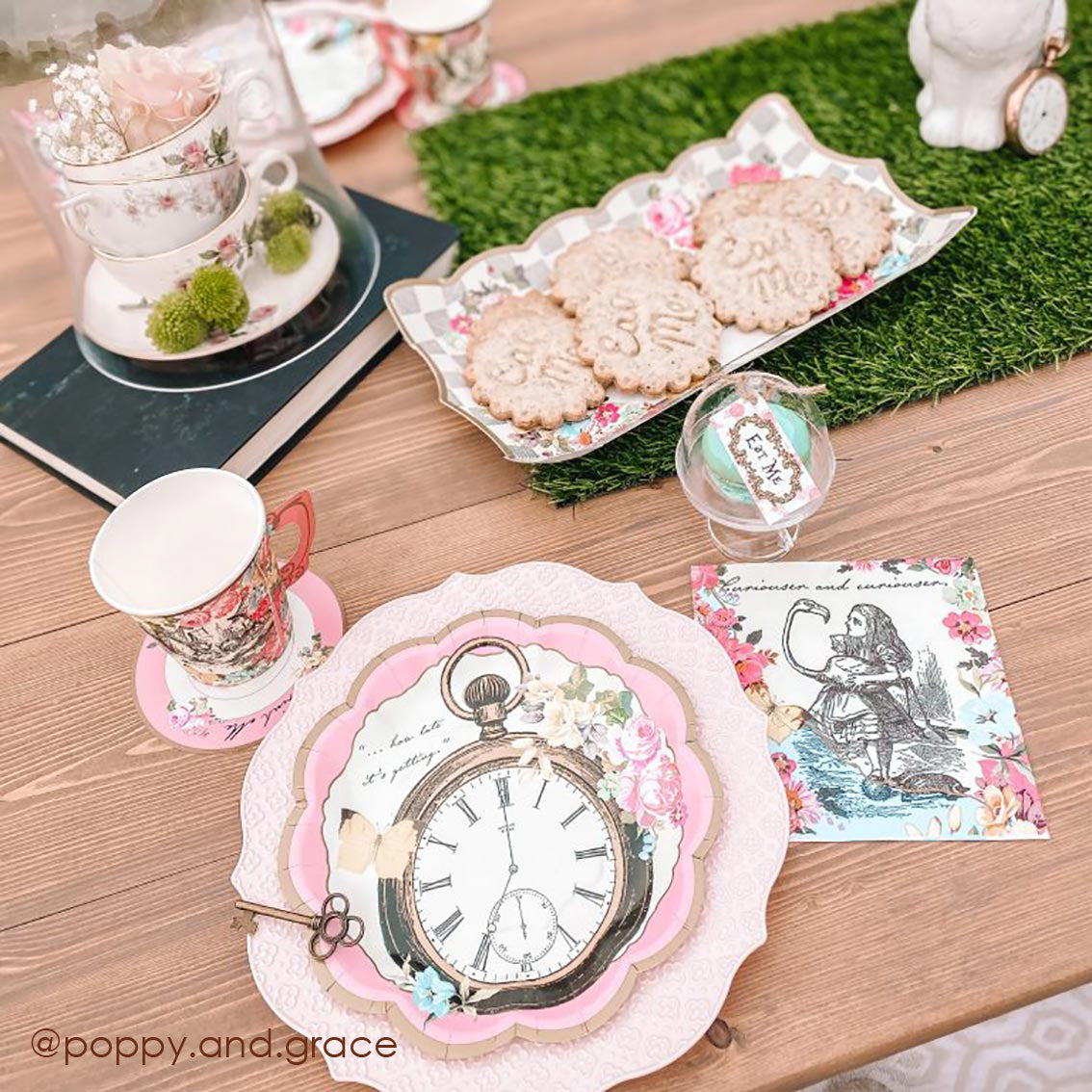 Alice in Wonderland Cocktail Paper Napkins - 20 Pack | Tea Party Decor |